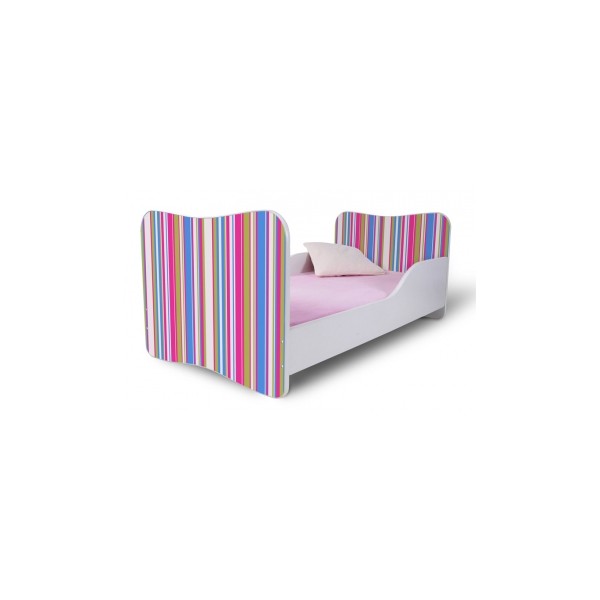 Dětská postel s růžovými pruhy